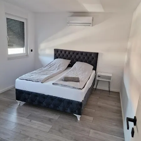 Villa Zenovic 2 *